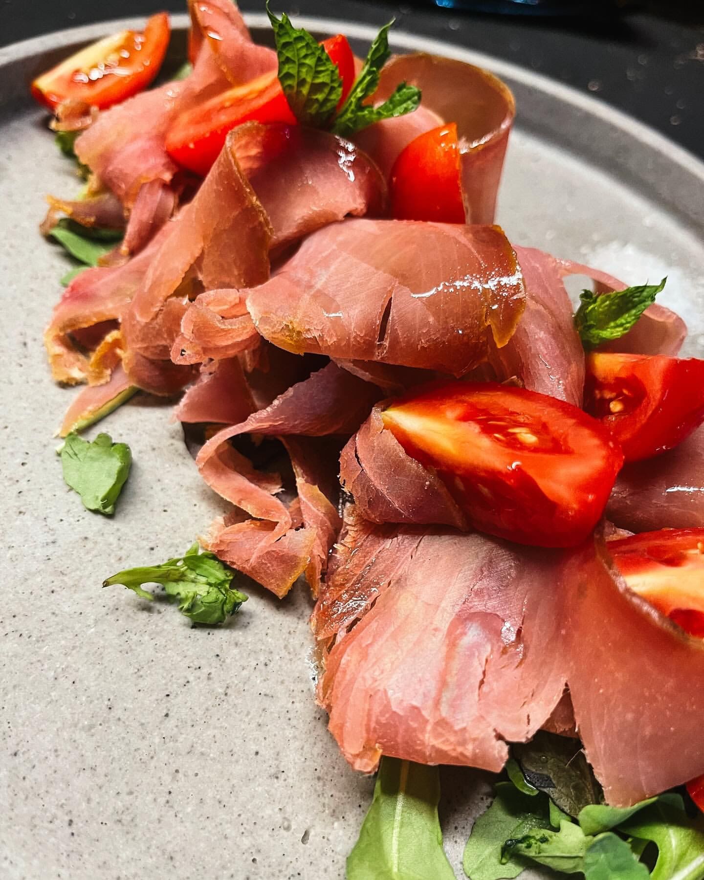 Bresaola di tonno affettata 