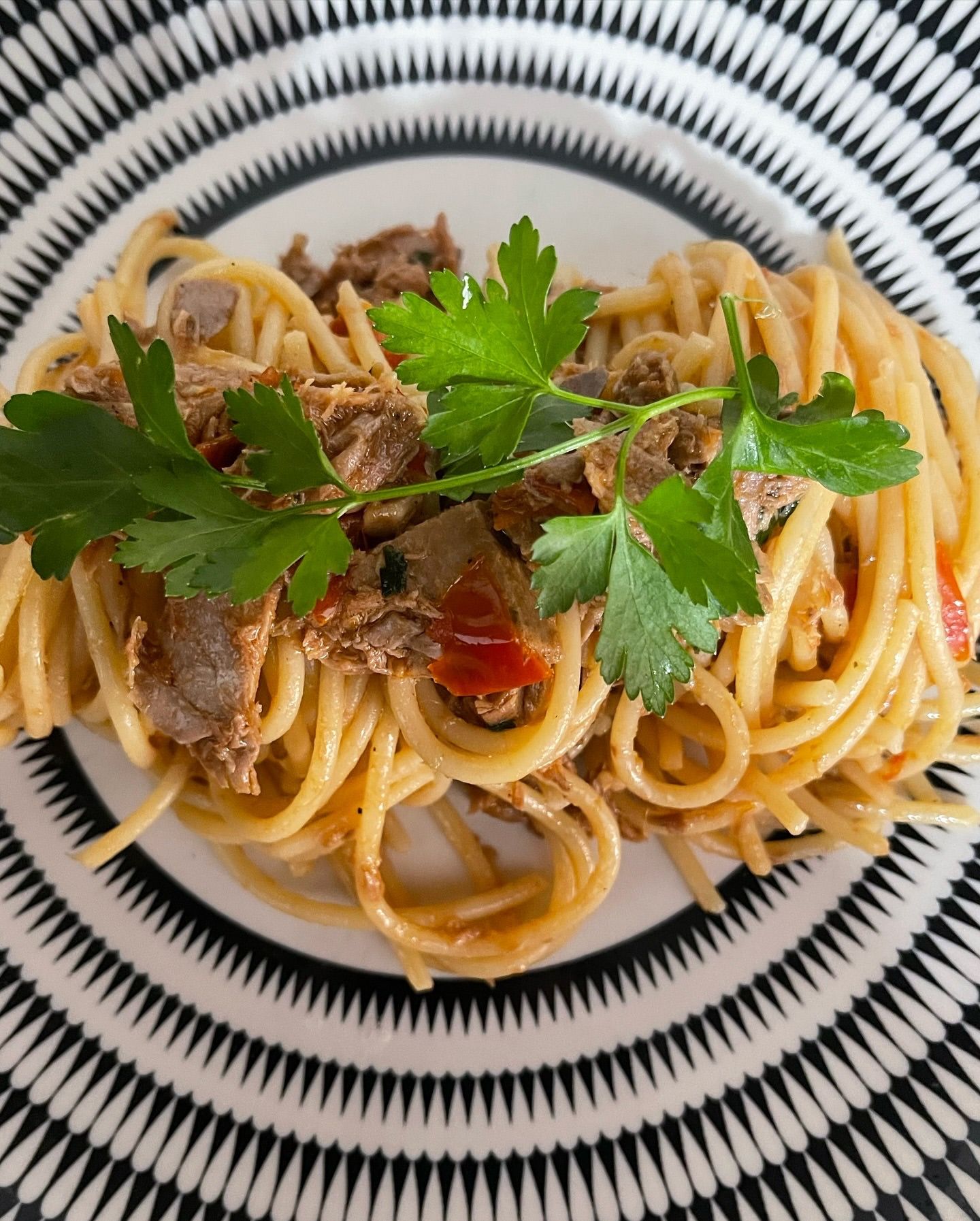 Spaghetti con tonno rosso e datterino 